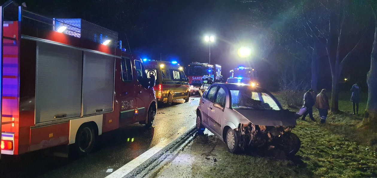 Poważny wypadek przy wyjeździe z Płocka. Droga jest całkowicie zablokowana  - Zdjęcie główne