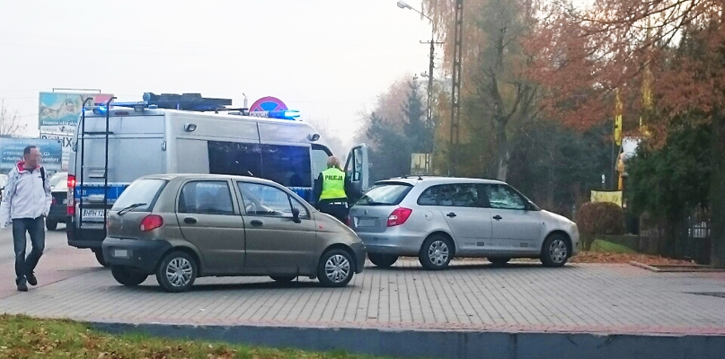 Zderzenie samochodów. To nie jest łatwe skrzyżowanie - Zdjęcie główne