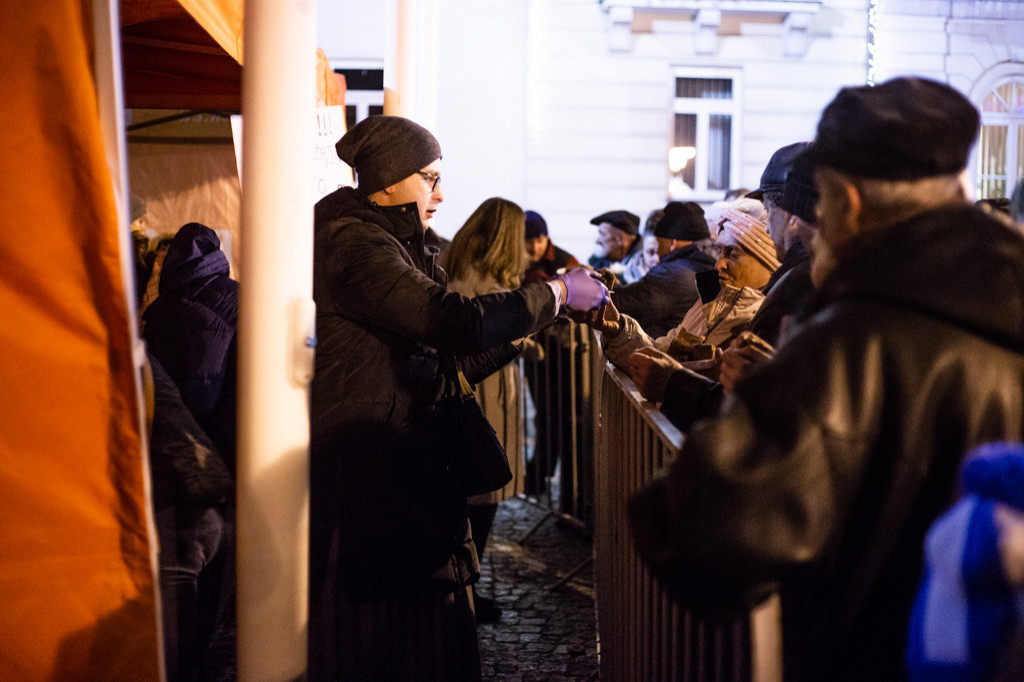 Płocczanie podzielili się opłatkiem przed Ratuszem - Zdjęcie główne