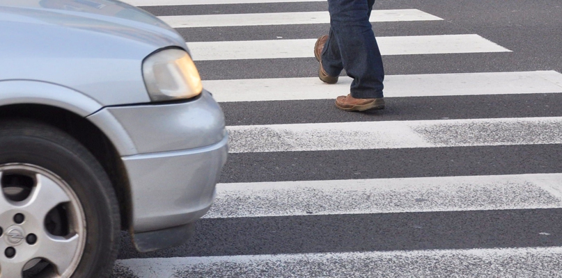 Wypadek. Ktoś potrącił pieszego i odjechał z miejsca zdarzenia - Zdjęcie główne