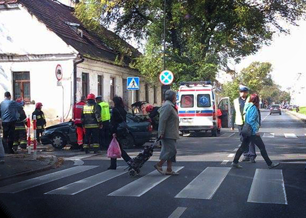 Zderzenie dwóch aut w centrum [FOTO] - Zdjęcie główne