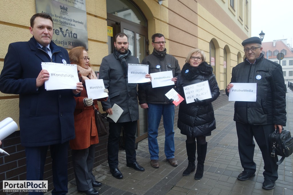 Nowoczesna przed biurem PiS - Zdjęcie główne