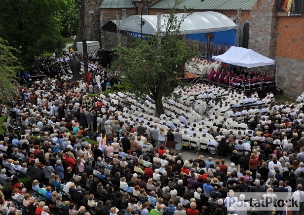 Tłumy na pożegnaniu obrazu Matki Boskiej  - Zdjęcie główne