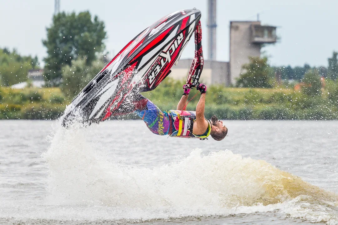 Karuzela gna, piłkarskie gwiazdy, skutery na Wiśle, Nafciarki, piknik, skaterzy, królowa sportu. Co się będzie działo w Płocku? - Zdjęcie główne