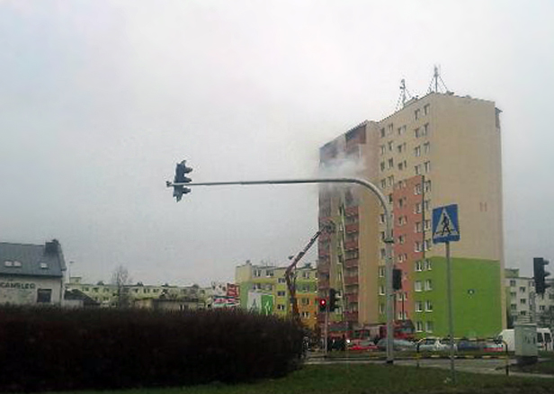 Pożar w bloku. Trzy osoby w szpitalu [FOTO] - Zdjęcie główne