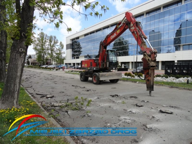 Powstaje parking. Ma być gotowy do lipca  - Zdjęcie główne