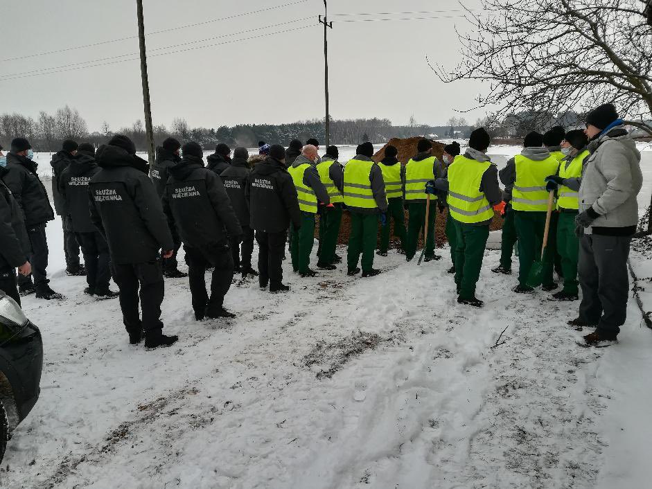 Osadzeni pomagają walczyć ze skutkami powodzi. – W tej sprawie zadzwoniłem do ministra Ziobry - Zdjęcie główne