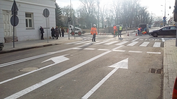 Skrzyżowanie otwarte. Uwaga na zmiany - Zdjęcie główne