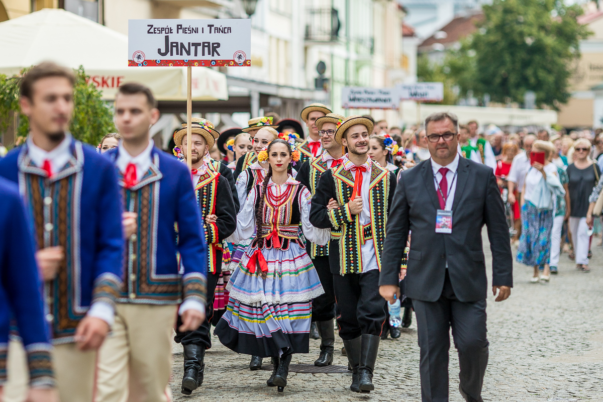 Vistula Folk Festival. Ludowe tańce na starówce [ZDJĘCIA] - Zdjęcie główne