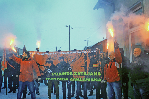 Szwadrony śmierci. Zginęło 100 osób [FOTO] - Zdjęcie główne