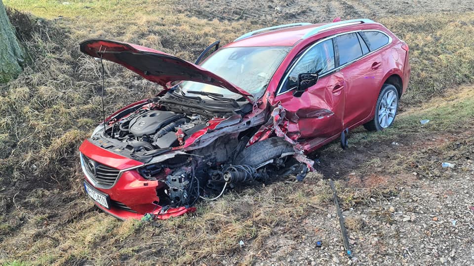 Wypadek w powiecie płockim. Czołowe zderzenie dwóch samochodów [ZDJĘCIA] - Zdjęcie główne