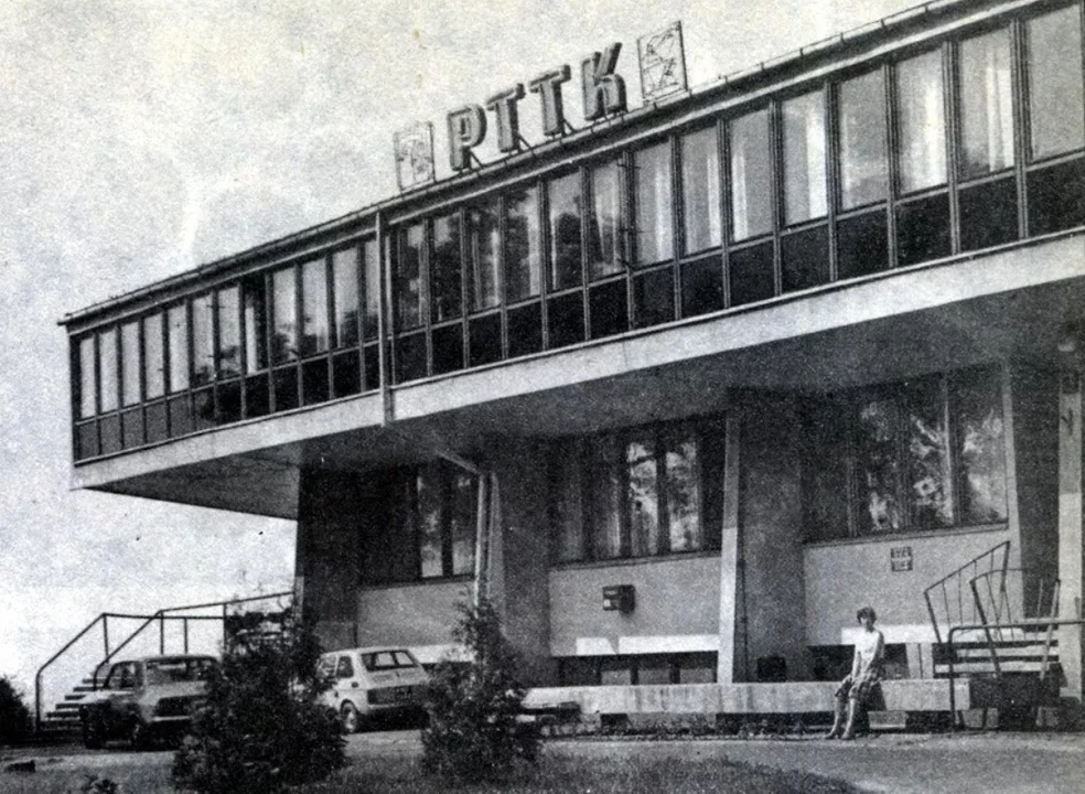 Dom Wycieczkowy PTTK, zbudowany w 1961 roku (1980) fot. G. Bojanowski