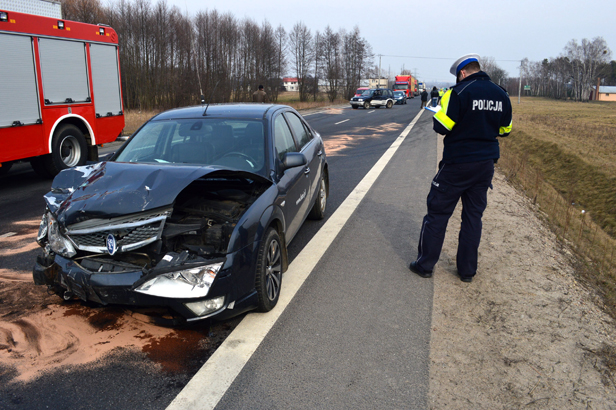 Wypadek na krajowej 60.Są ranni [foto] - Zdjęcie główne