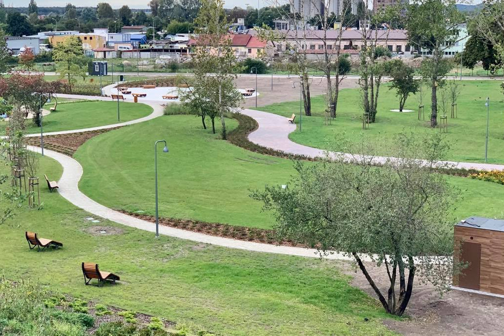 Zobacz jak wygląda nowy park na os. Radziwie - Zdjęcie główne