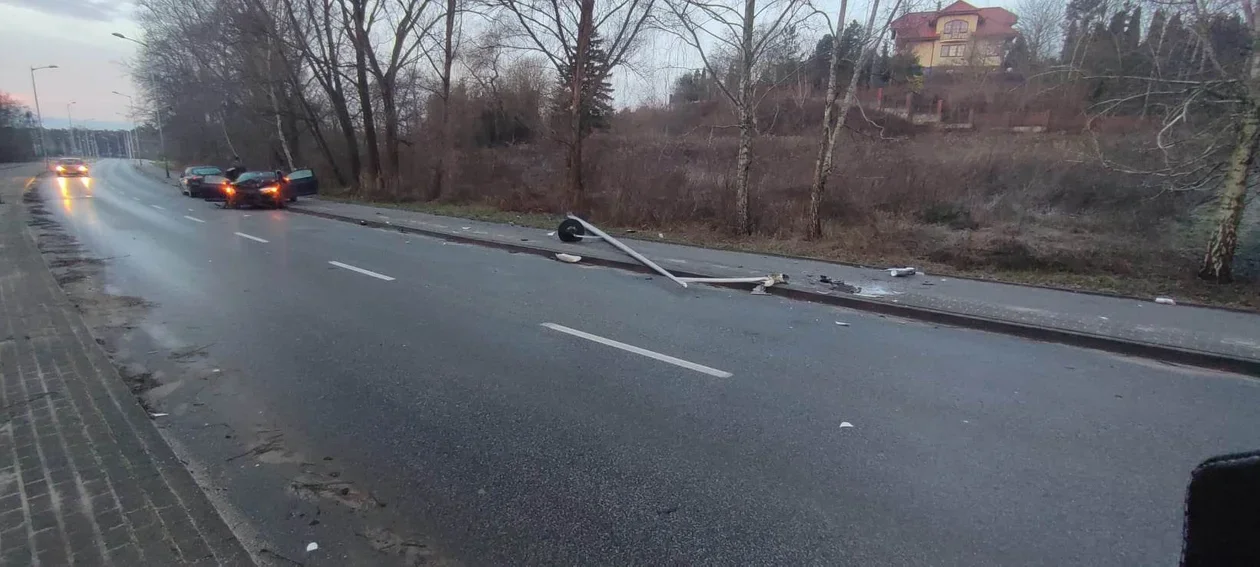 Spowodował kolizję, uciekł, porzucił auto, a później… próbował zgłosić kradzież samochodu. 27-latek "wpadł" - Zdjęcie główne