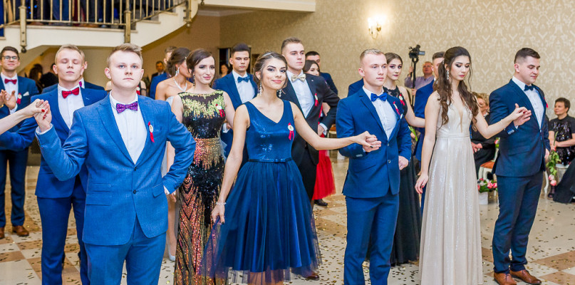 Studniówka III LO w Kavallo. Cóż to był za polonez! [FOTO] - Zdjęcie główne