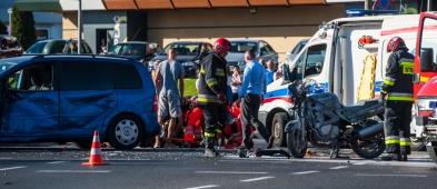 Wypadek na Podolszycach. Motocyklista w szpitalu - Zdjęcie główne