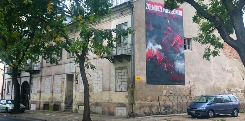 Już jest! Nowy mural z Wyklętymi ozdobił ścianę na starówce - Zdjęcie główne