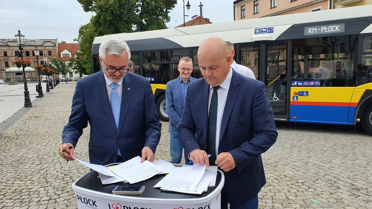 Ponad 10 milionów za 5 autobusów. To ostatnie tego typu pojazdy w Płocku  - Zdjęcie główne