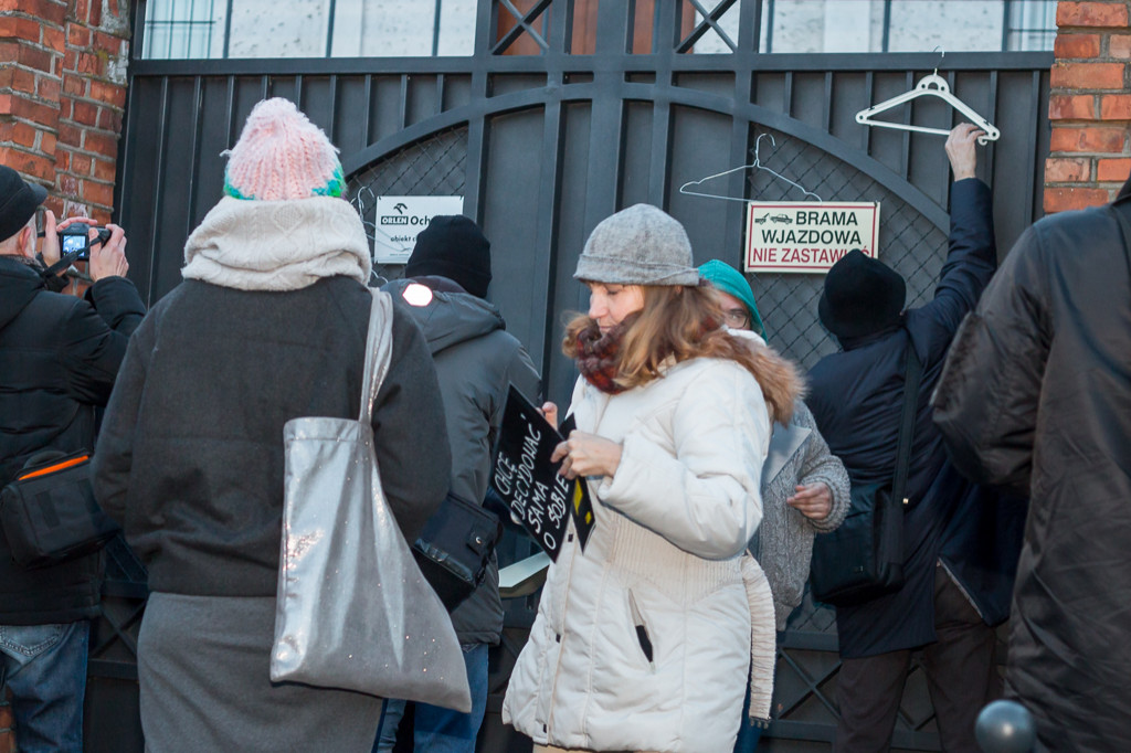 Protest przed płocką kurią - Zdjęcie główne