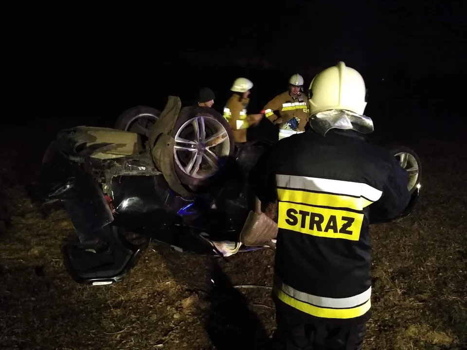 Dachowanie w powiecie płockim. 19-latek stracił panowanie nad audi - Zdjęcie główne