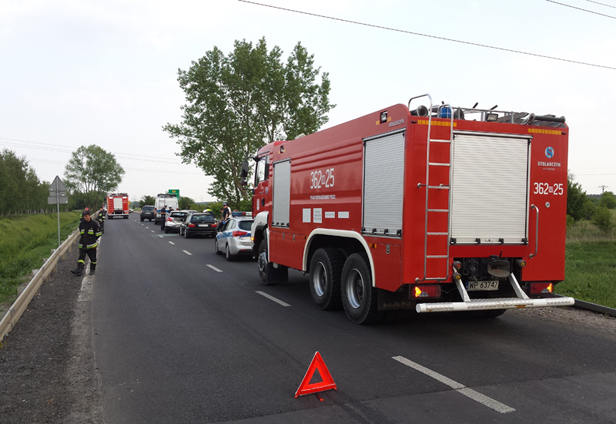 Wypadek. Zderzyły się trzy auta [FOTO] - Zdjęcie główne