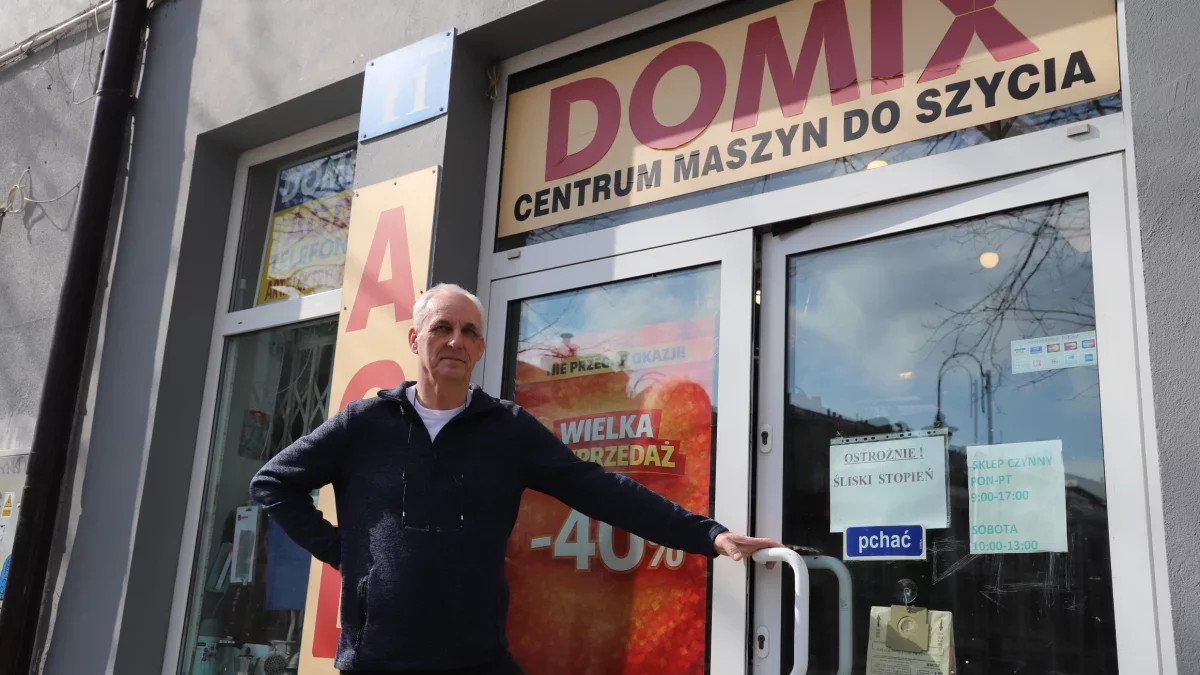 Kultowe sklepy, których już nie ma. Pokolenia Płocczan robiły tam zakupy. Pamiętacie je? [LISTA]