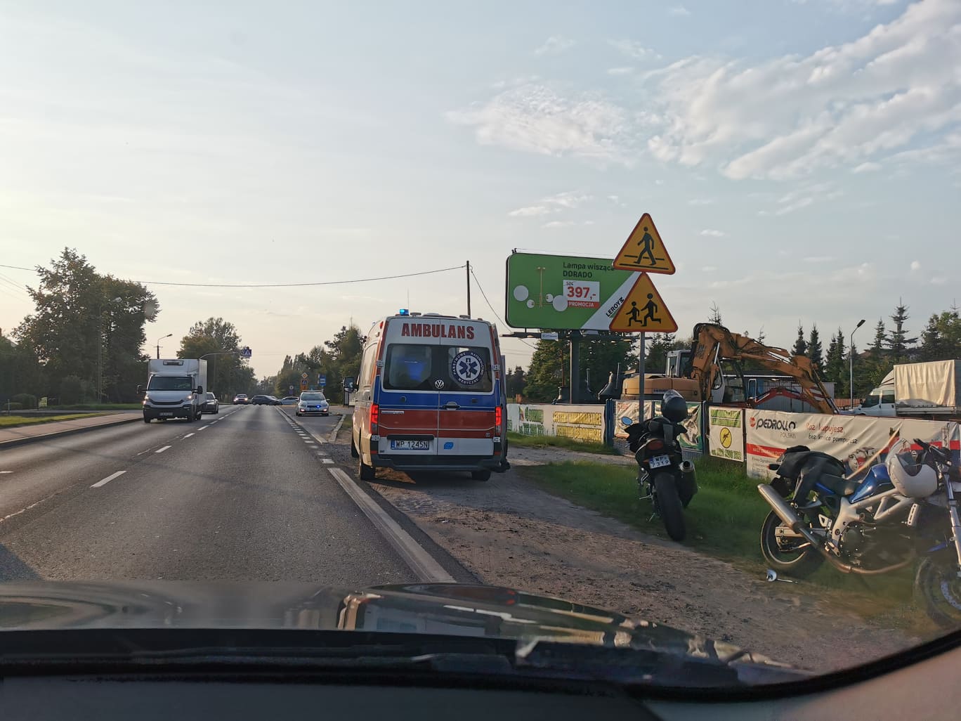 Niebezpiecznie w Imielnicy. Motocyklistka zderzyła się z autem osobowym - Zdjęcie główne