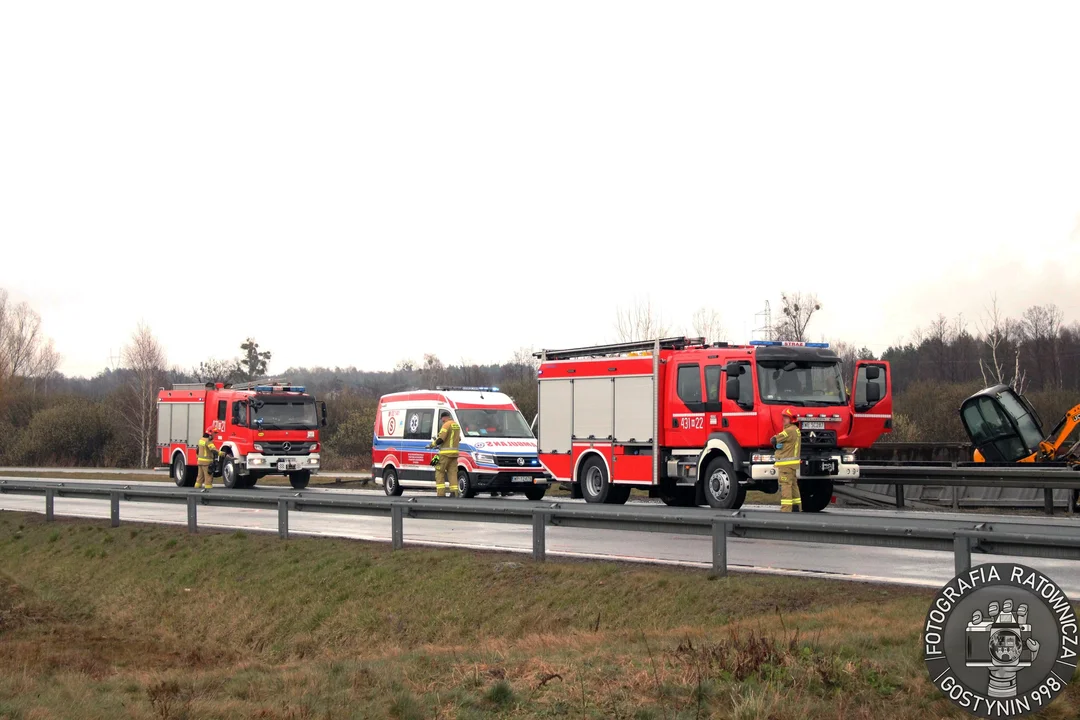 Wypadek samochodu ciężarowego. Dwie osoby ranne [ZDJĘCIA] - Zdjęcie główne