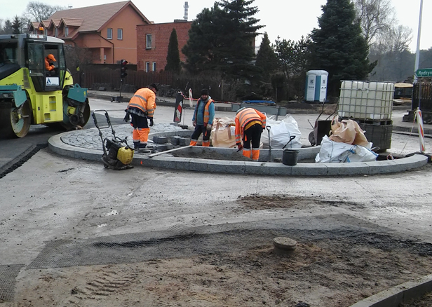 Znów opóźnienie. Ulica wciąż zamknięta - Zdjęcie główne