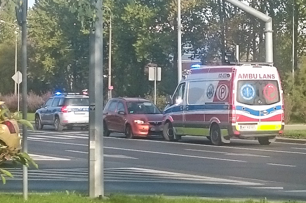 Potrącenie pieszej na pasach [FOTO] - Zdjęcie główne