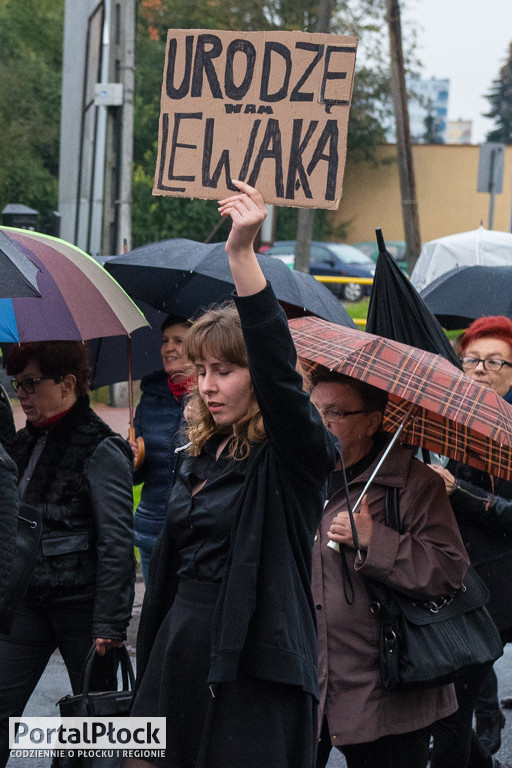 Czarny Wtorek. Marsz ulicami Płocka - Zdjęcie główne