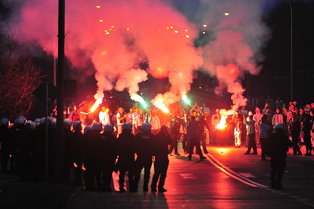 Wpuście kibiców, (policja) wpuście kibiców! - Zdjęcie główne