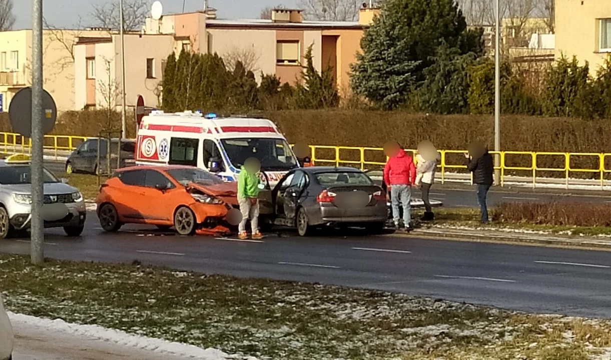 Zderzenie dwóch osobówek. Wśród pasażerów 1,5 roczne dziecko - Zdjęcie główne