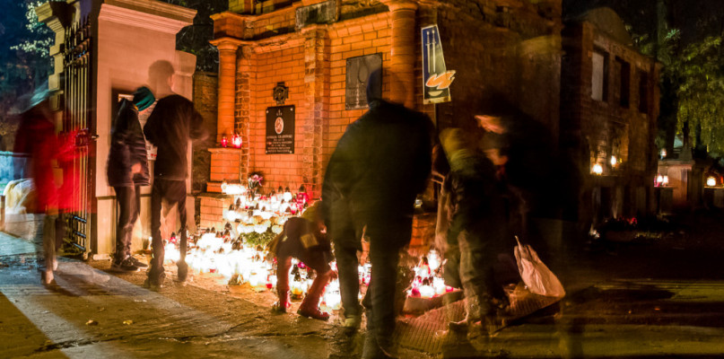 Cmentarze będą zamknięte. - Tradycja jest mniej ważna niż życie [WIDEO] - Zdjęcie główne