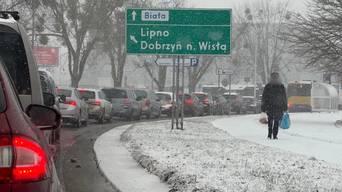 Wielkie korki i policja na wielu skrzyżowaniach. Czytelnicy alarmują: "Płock stoi" - Zdjęcie główne