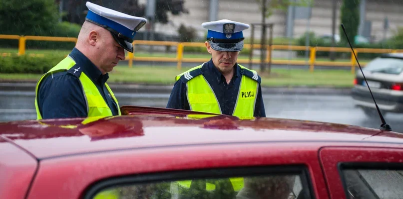 Spowodował kolizję i uciekł. W pościg za sprawcą ruszył policjant po służbie - Zdjęcie główne