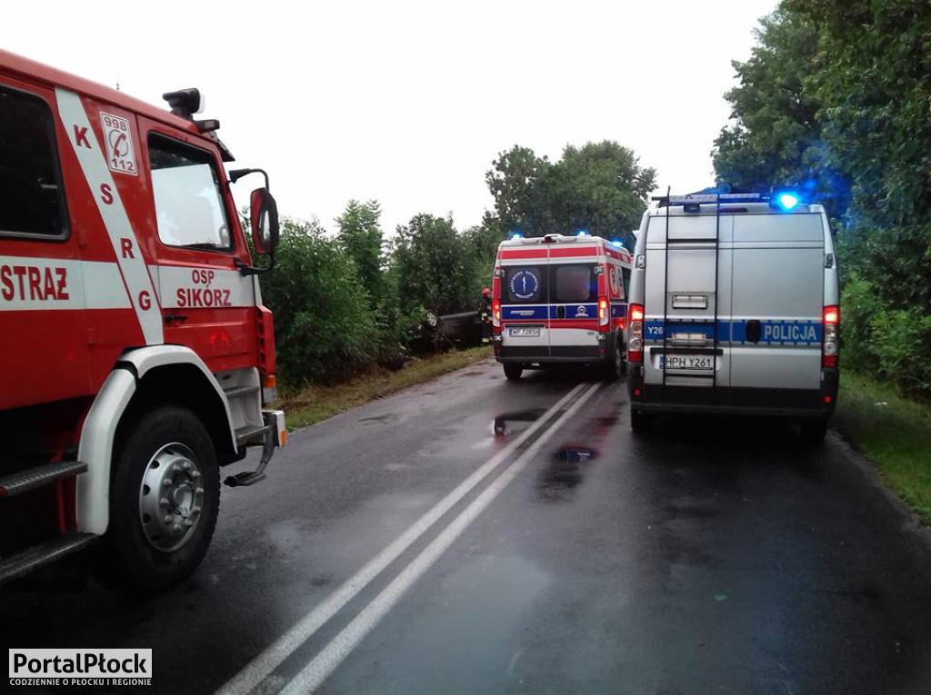 W Sikorzu dachowało auto - Zdjęcie główne