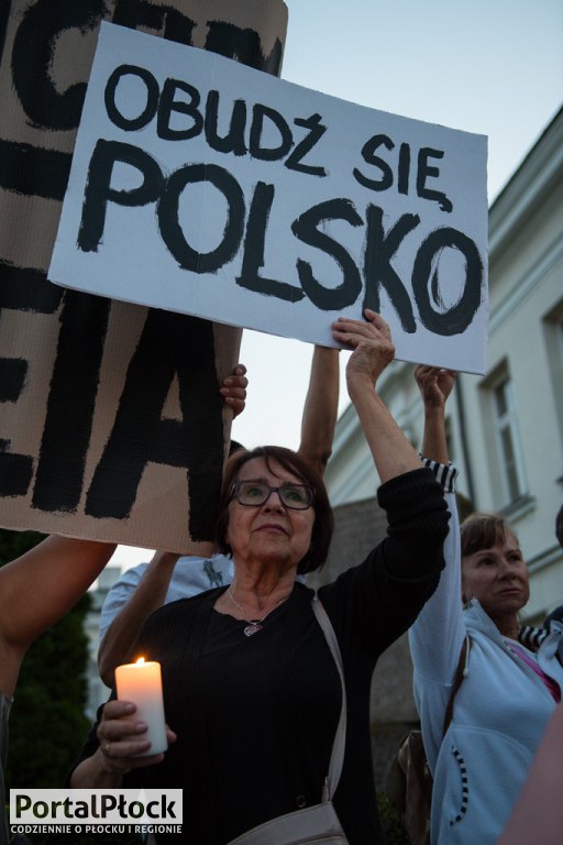 Protest przed sądami - ciąg dalszy - Zdjęcie główne