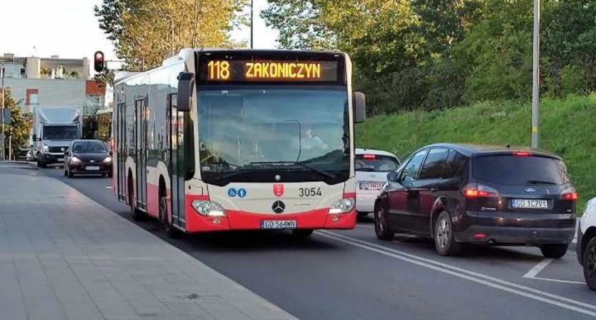 Przedwyborcze cuda autobusowe. Nagle znalazły się pieniądze na kursy - Zdjęcie główne