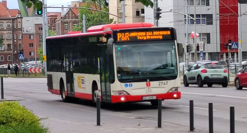 Powraca Park&Ride przy letnickim stadionie. Darmowy autobus na plażę - Zdjęcie główne