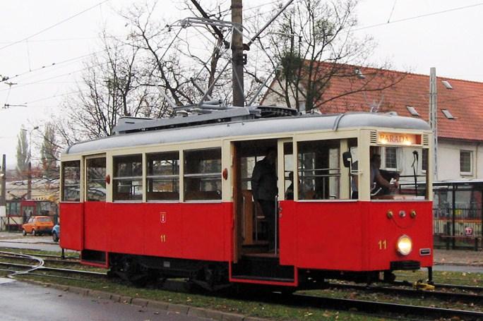 Zabytkowy tramwaj na dzień kobiet - Zdjęcie główne