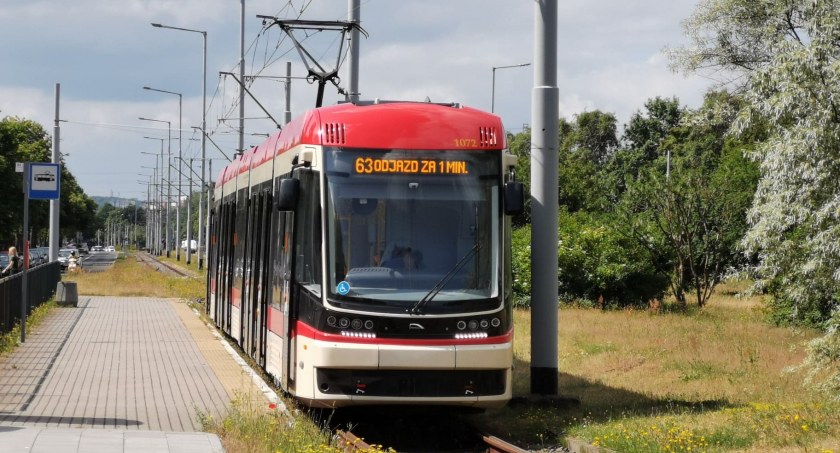 ZTM przedstawia wakacyjną ofertę. Będą wzmocnienia i cięcia - Zdjęcie główne