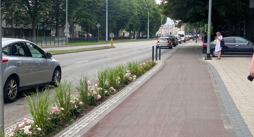 Kartuska. Notorycznie blokowali drogę rowerową. Sytuacja uległa poprawnie? - Zdjęcie główne