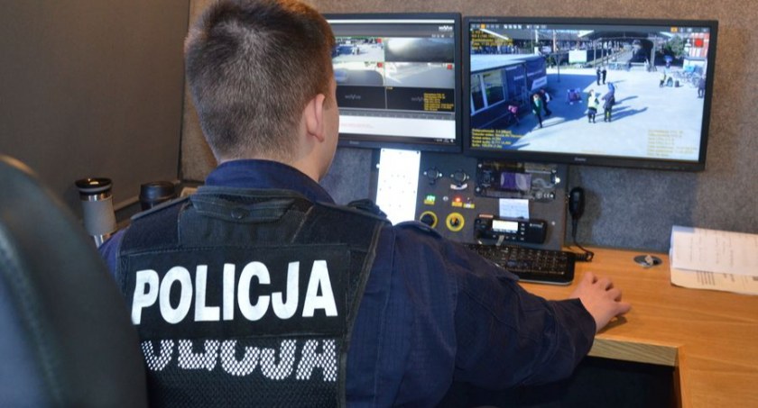 Powstał mobilny posterunek Policji przy dworcu [ZDJĘCIA] - Zdjęcie główne