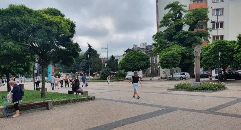 Plac Czerwonych Gitar zyska nowe oblicze. Przestanie być antywizytówką dzielnicy? - Zdjęcie główne