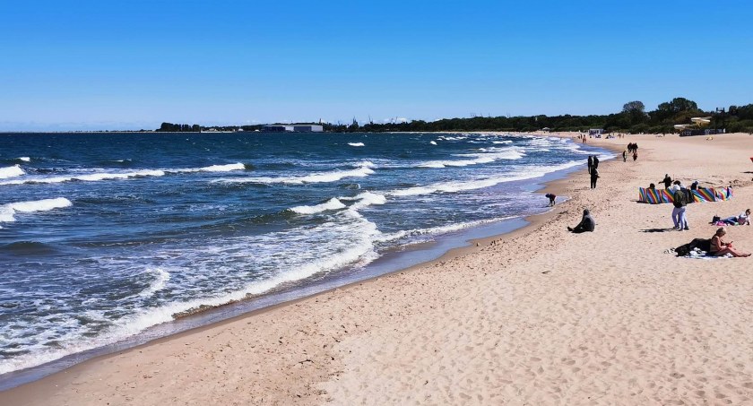 Plaża w Brzeźnie będzie większa niż wcześniej. Do gry wchodzi ciężki sprzęt - Zdjęcie główne