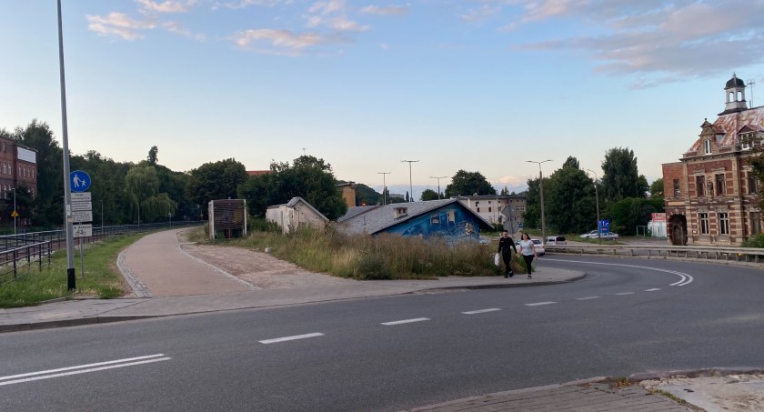 Ponad rok przejazdu rowerowego przez Podmiejską na Oruni. Inwestycja budzi kontrowersje? - Zdjęcie główne