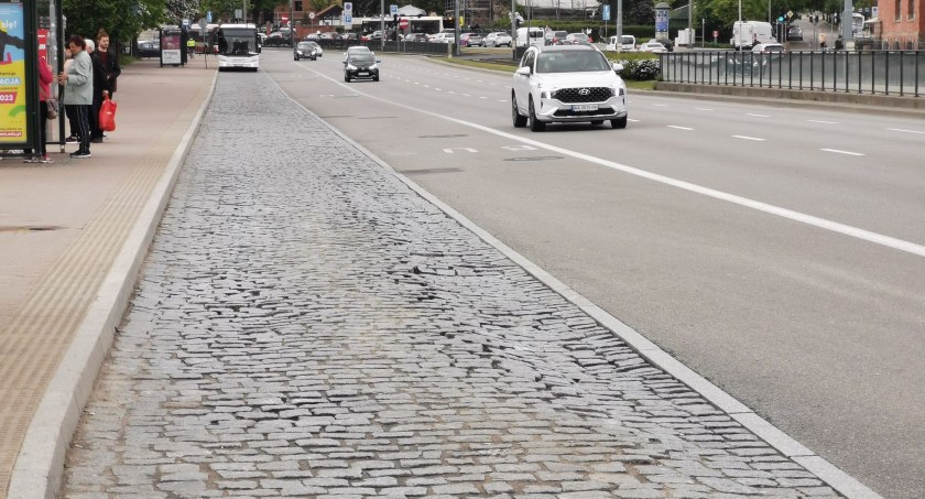 Zatoki autobusowe do remontu. Niektóre szybko znowu się zniszczą - Zdjęcie główne