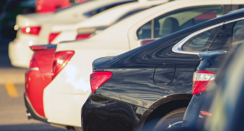 Wakacyjne parkingi otwierają się na sezon. Będzie trzeba jednak zapłacić - Zdjęcie główne